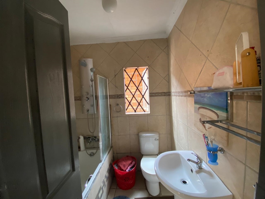 2 Bedroom Property for Sale in Kannoniers Park North West